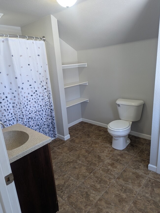 Building Photo - 536 Metomen St