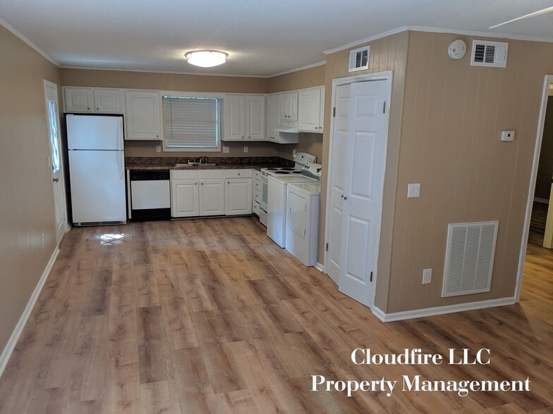 Building Photo - 224 James Cir