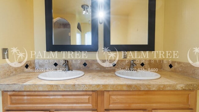 Building Photo - 3582 Governor Dr