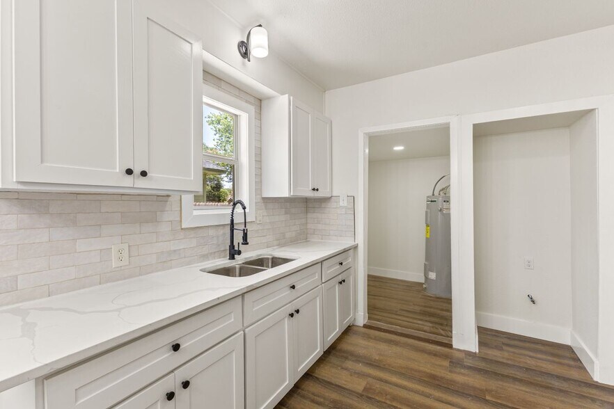 Building Photo - 418 Lillian St
