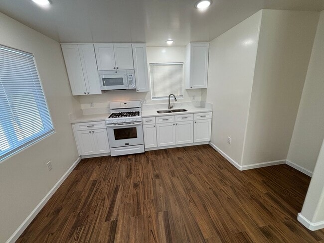 Building Photo - 504 Playa Blanca Ct
