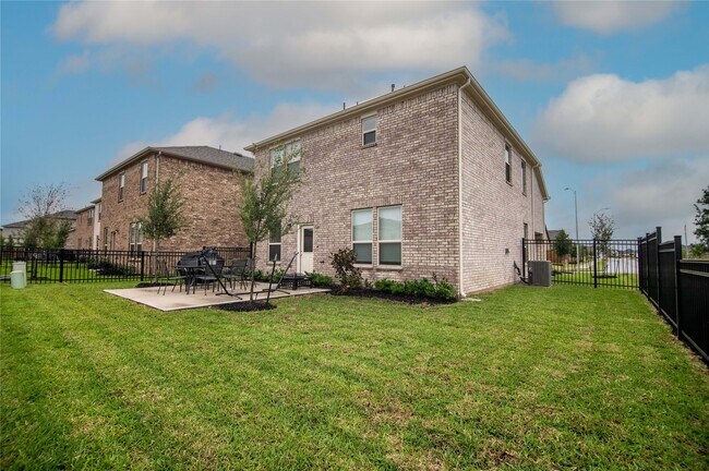 Building Photo - 1001 Caramel Shrs Dr