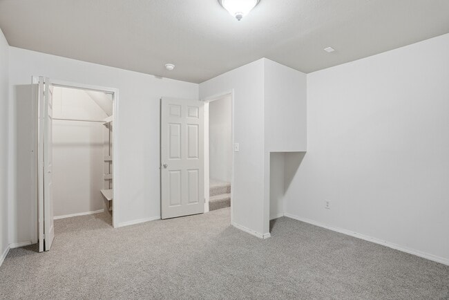 Building Photo - 508 E 19th Ave