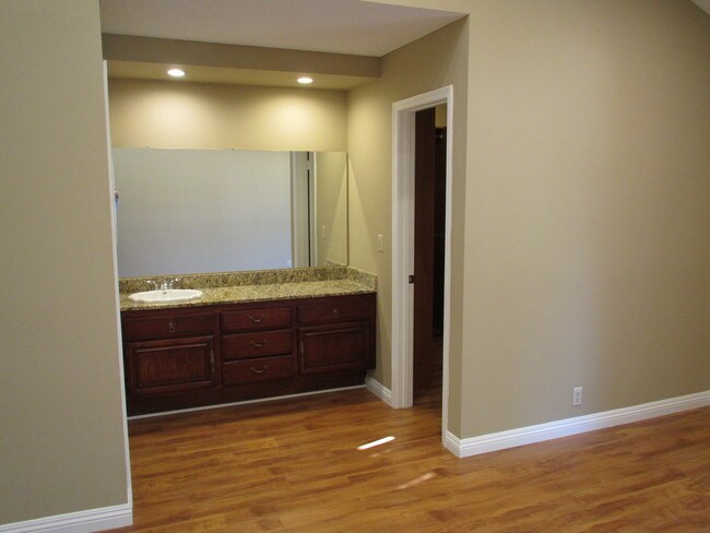 Building Photo - 452 W Huntington Dr