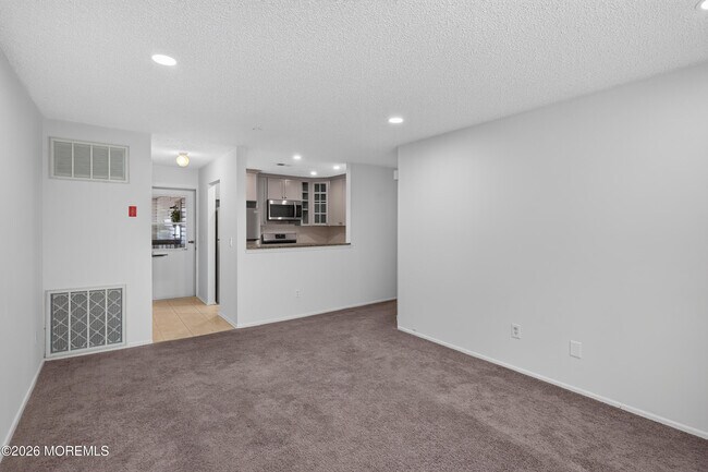 Building Photo - 92 Des Moines Ct