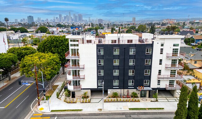 Building Photo - 321 S Fickett St