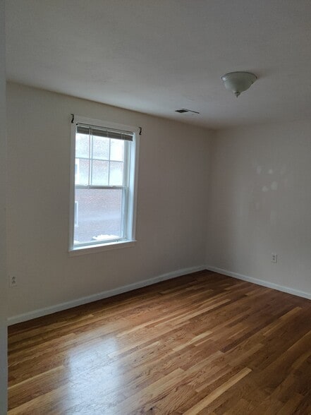 Dining Room - 235-2 Columbia Rd