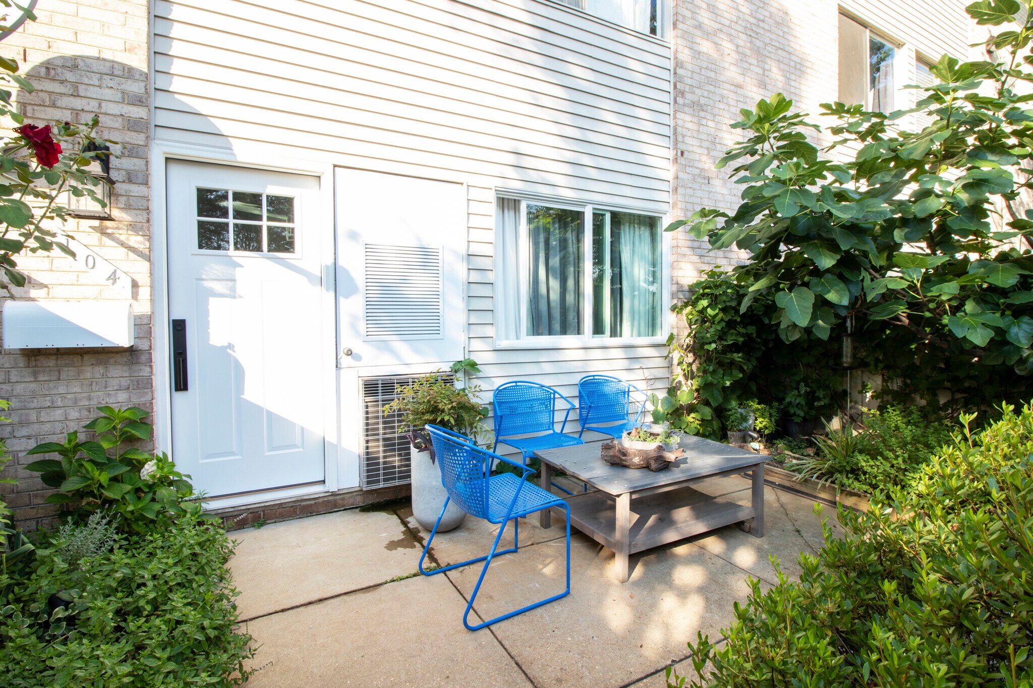 Building Photo - 104 Birch St