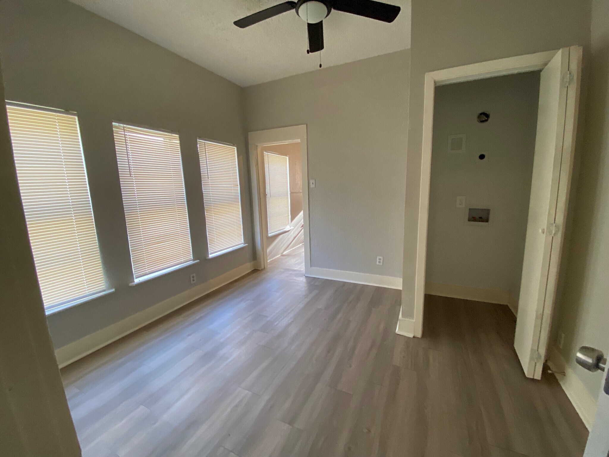 Eating Area - 3020 Sappington Pl