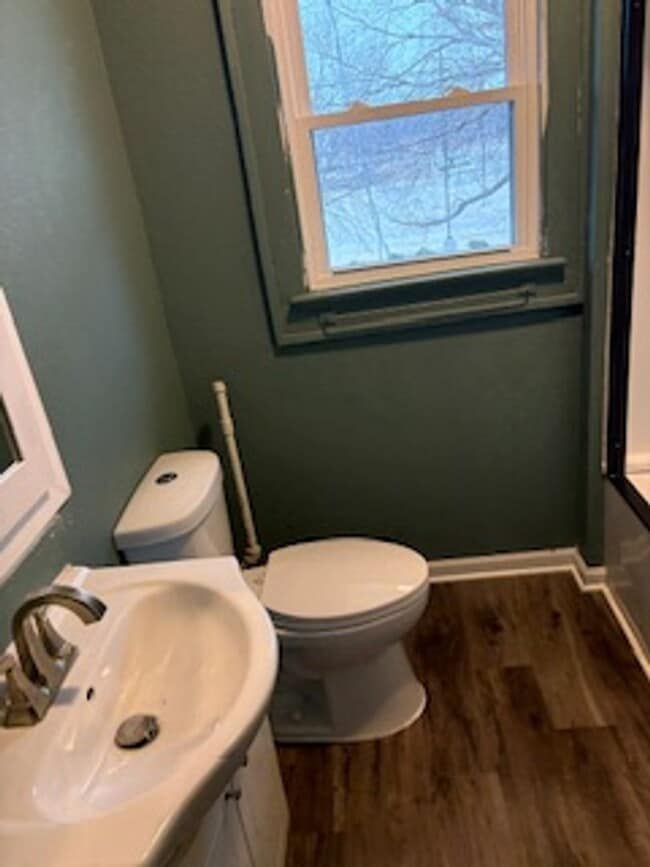 Building Photo - 303 Franklin St