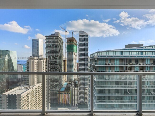 Building Photo - 1111 SW 1st Ave