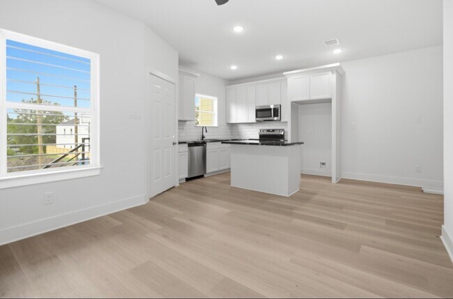 Building Photo - 307 Bolden St
