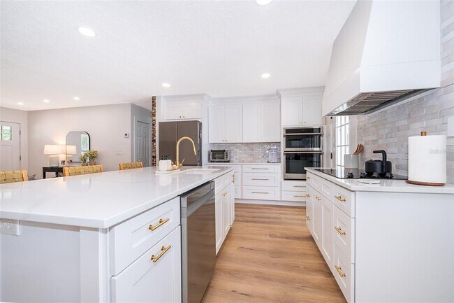 Building Photo - 2426 Whitehall Cir