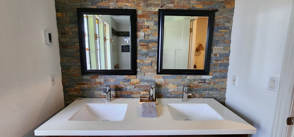 Building Photo - 5111 23rd Ave W