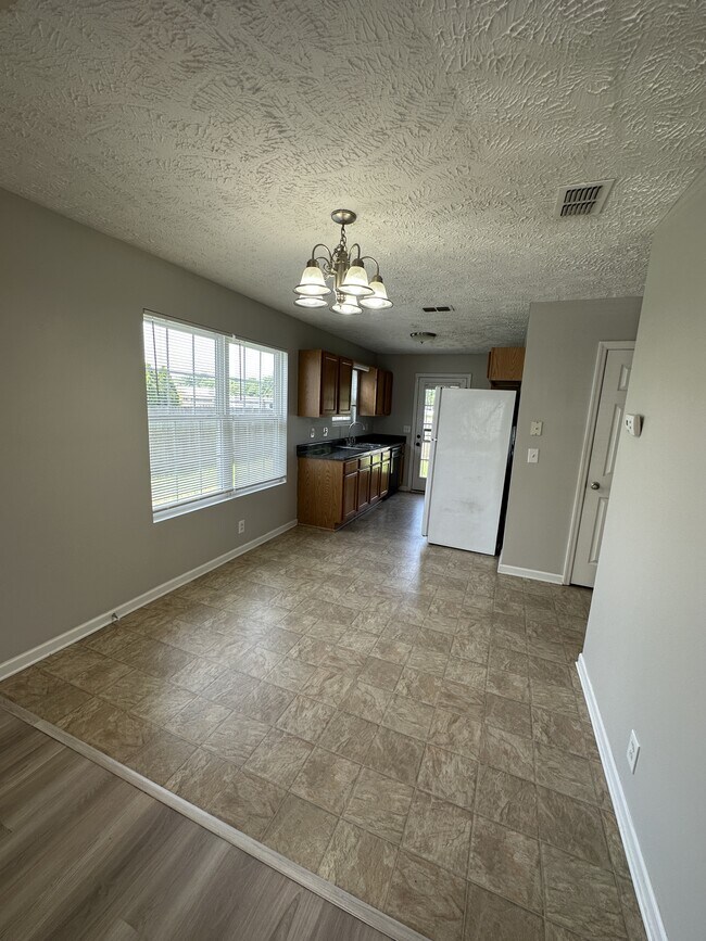Building Photo - 2815 Elijah Dr
