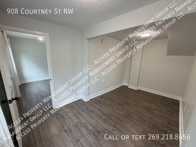 Building Photo - 908 Courtney St NW