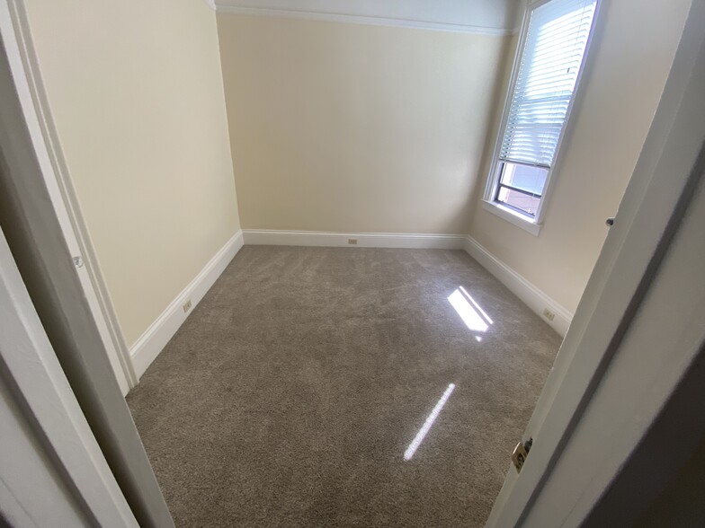 Middle bedroom - 328 Utah St