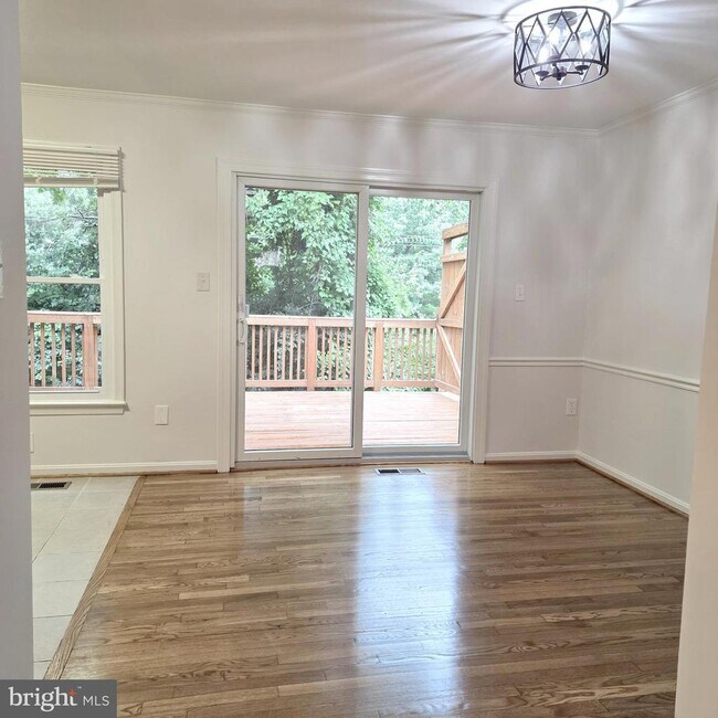 Building Photo - 10617 Pine Haven Terrace