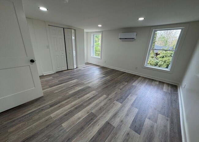 Building Photo - 250 N Anderson St