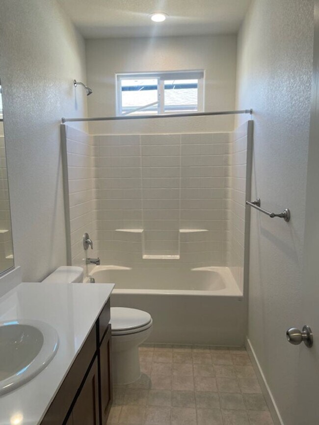 Building Photo - Stylish New-Construction Rental Near UC Me...
