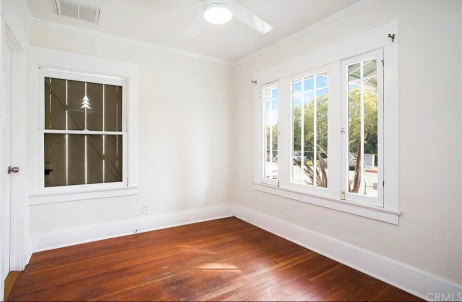Large bay windows - 2213 Arizona Ave