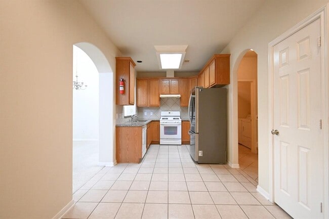 Building Photo - 13330 Vineyard Falls Dr