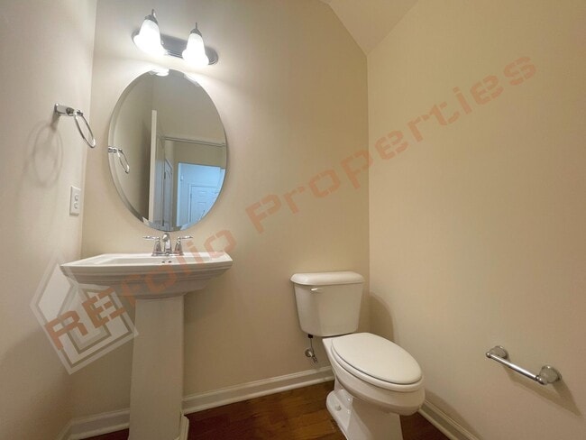 Building Photo - Beautiful 3 Bedroom 2 Car Garage End unit in Manchester Park, Morrisville,  Available May 7th!