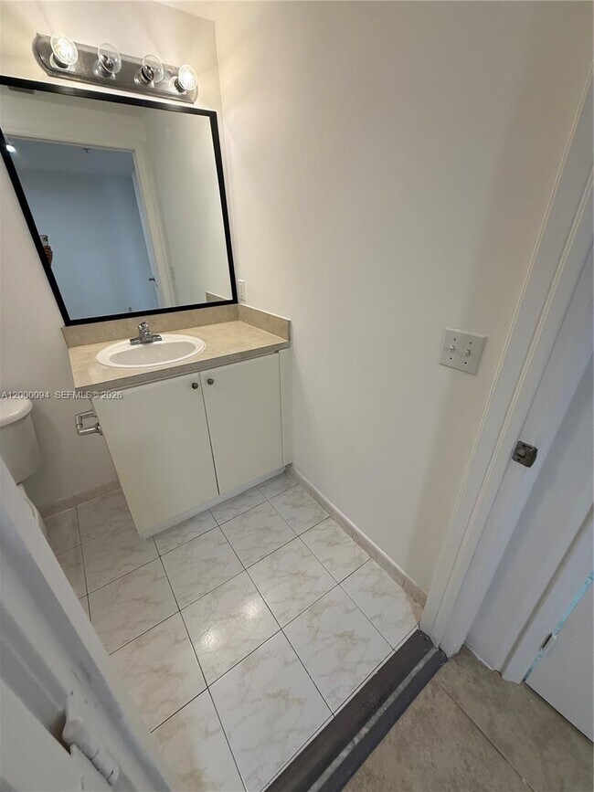 Building Photo - 119 SW 6th Ave