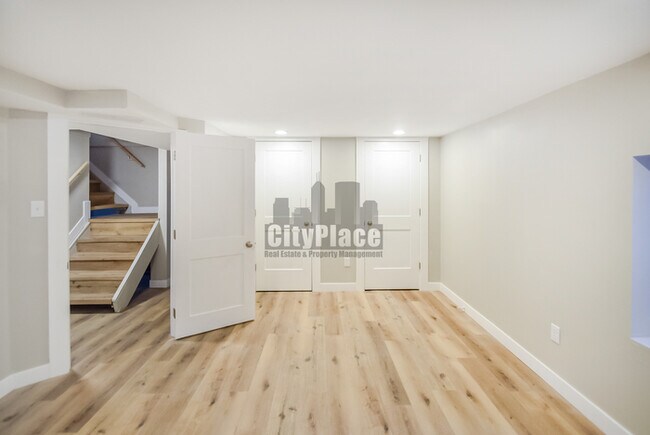 Building Photo - 3721 Kinnear Ave