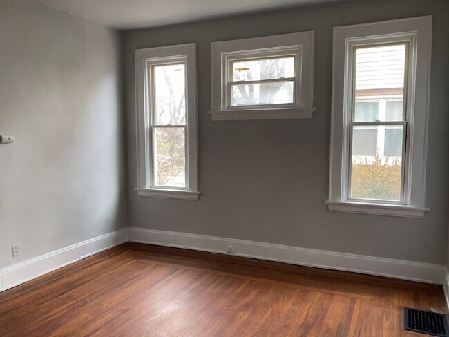 Building Photo - 4226 W 8th St