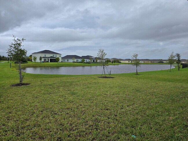 Building Photo - 9725 SW Triton Wy