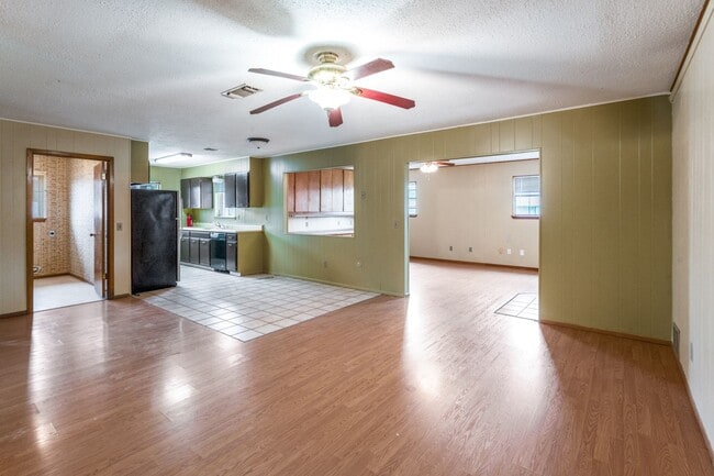Building Photo - BEAUTIFUL 3-BEDROOM HOME IN LAKEWOOD SHADOW, NEW BRAUNFELS