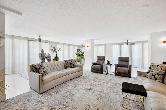 Building Photo - 7233 Promenade Dr