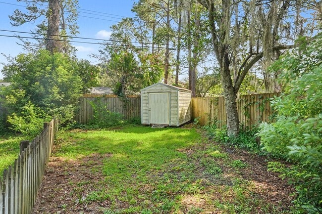 Building Photo - 18 Silverstone Cir