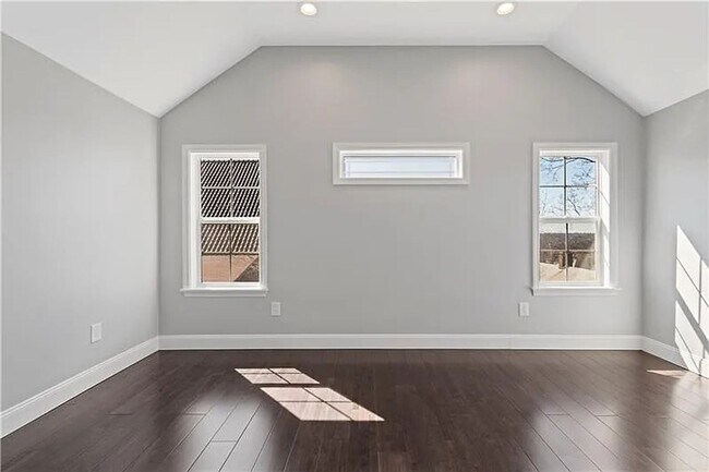 Building Photo - Bright 3-Bedroom Home in Mount Washington,...