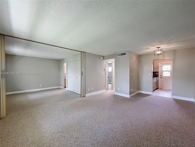 Building Photo - 6211 SW 37th St