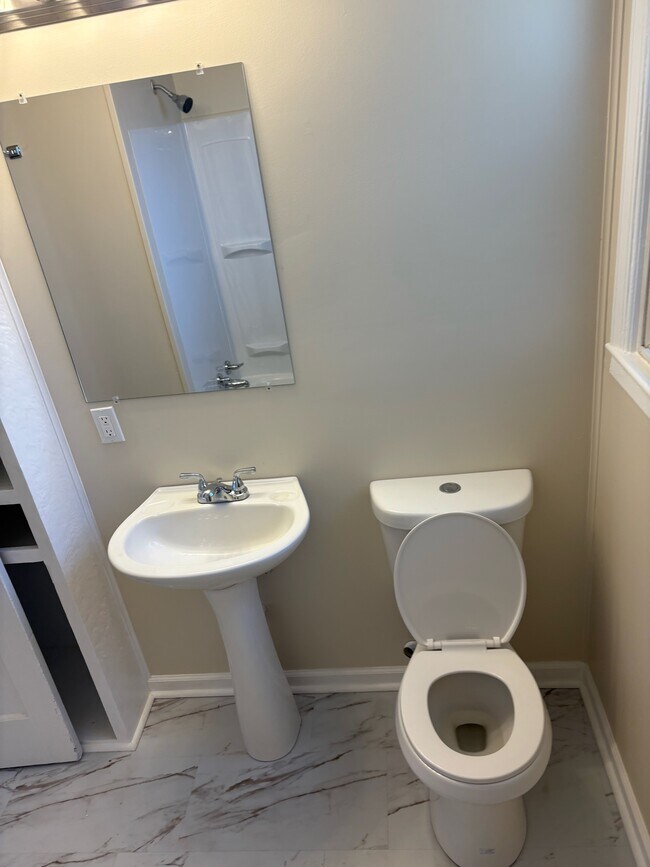 Building Photo - 2203 S Benbow Rd