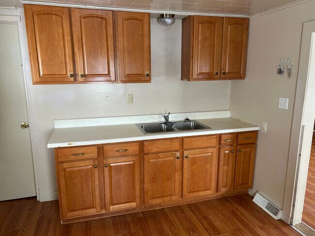 Building Photo - 1146 Lancaster Pike