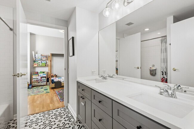 Building Photo - 1515 S Prairie Ave