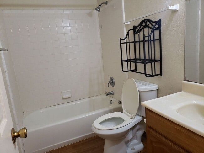 Building Photo - WAILUKU MANOR 1 BD. 1 BA. UNFURNISHED UNIT