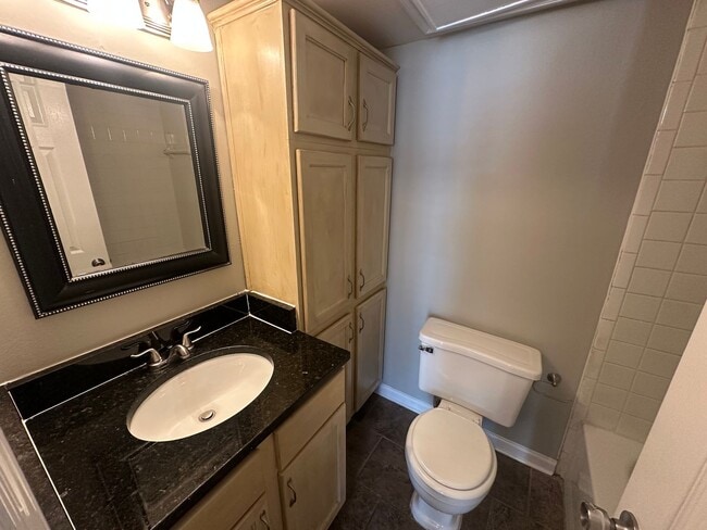 Building Photo - 2BD/2BA Condo located on the Germantown/Memphis Line!