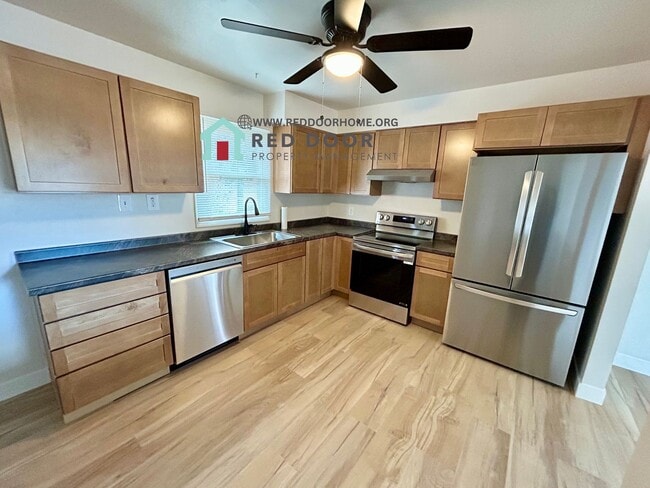 Building Photo - 216 21st Ave NW