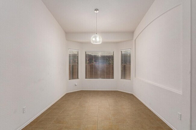 Building Photo - 15273 W Edgemont Ave