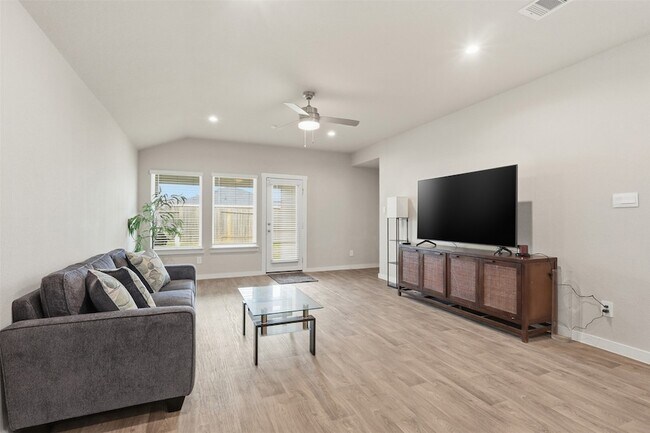 Building Photo - 2915 Newington Ln