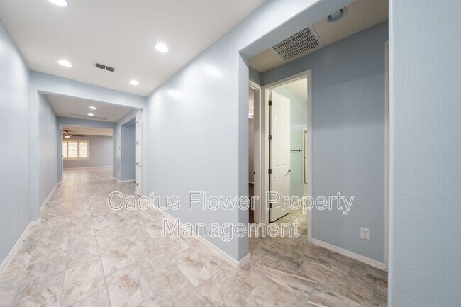 Building Photo - 3943 E Ficus Way