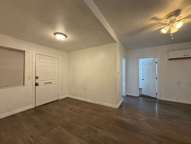 Building Photo - P552