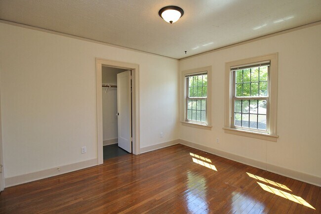 Building Photo - 2310 SE 22nd Ave