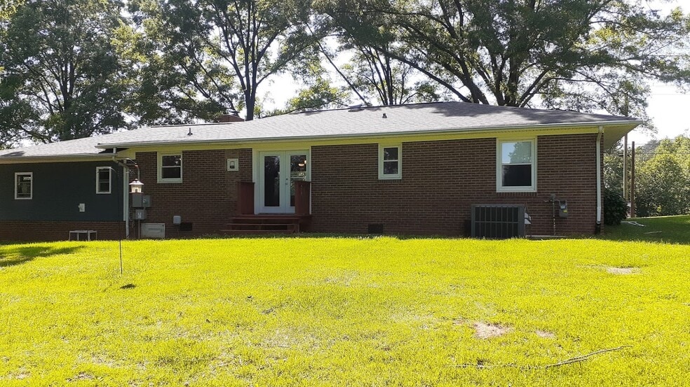 Building Photo - 2975 Charlotte Hwy