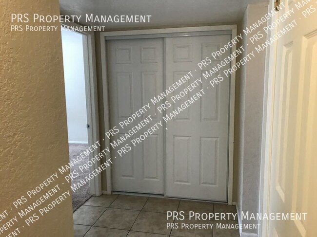 Building Photo - 1559 E Flower Cir