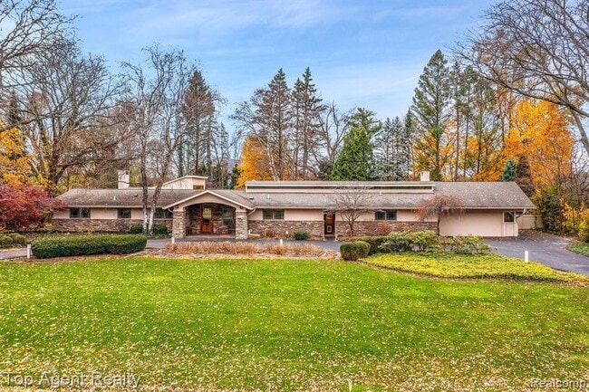 Building Photo - 5760 Snowshoe Cir